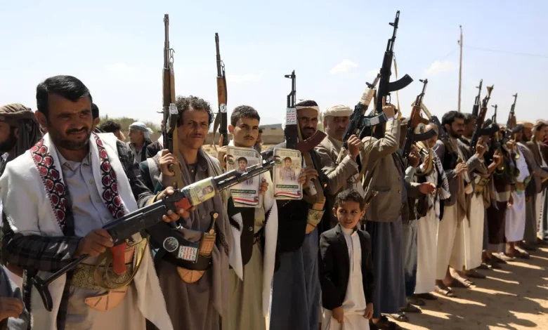 الحوثيون يصدمون المجتمع اليمني بمنع تعليم اللغة الإنجليزية الحوثيون يصدمون المجتمع اليمني بمنع تعليم اللغة الإنجليزية