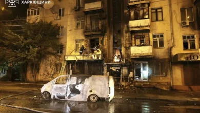 هجوم بمسيرات روسية على كييف يشعل النيران في مبان سكنية