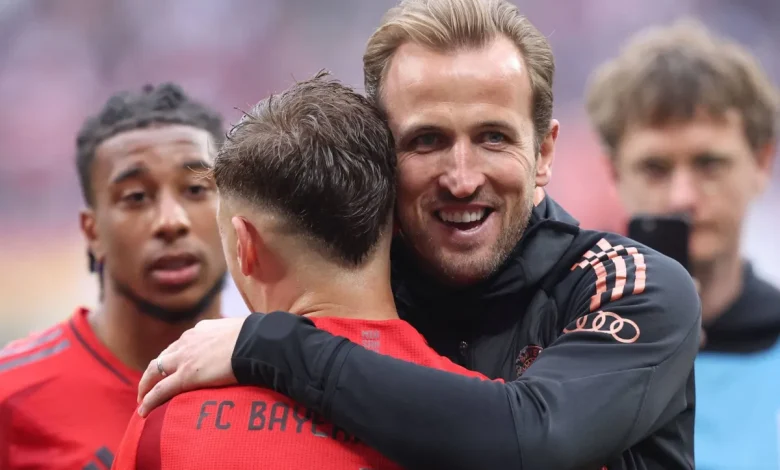 لاعبو بايرن يغنون احتفالاً بلقب الدوري: «نحن الأبطال» لاعبو بايرن يغنون احتفالاً بلقب الدوري: «نحن الأبطال»