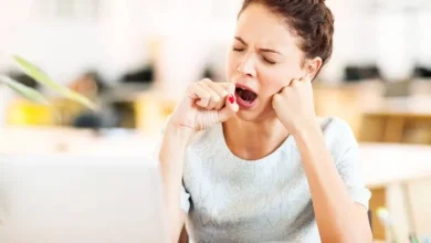 6 سلوكيات ترتبط بالنوم تُنذر بارتفاع مستويات الكورتيزول في جسمك