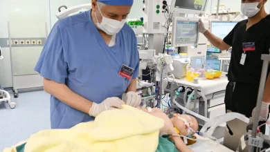 بدء عملية فصل التوأم الطفيلي عن المصري محمد عبد الرحمن جمعة