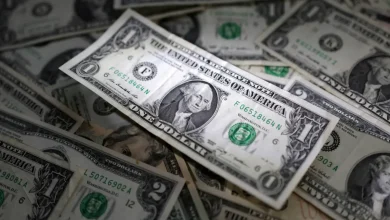 الدولار يتجه لتحقيق مكاسب أسبوعية مدعوماً بتفاؤل تجاري
