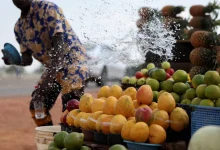 هل تعمل لساعات متأخرة في الليل؟ 6 وجبات خفيفة مسائية مفيدة للقلب