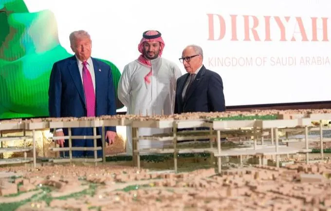 محمد بن سلمان يصطحب ترمب في جولة بحي الطريف التاريخي محمد بن سلمان يصطحب ترمب في جولة بحي الطريف التاريخي