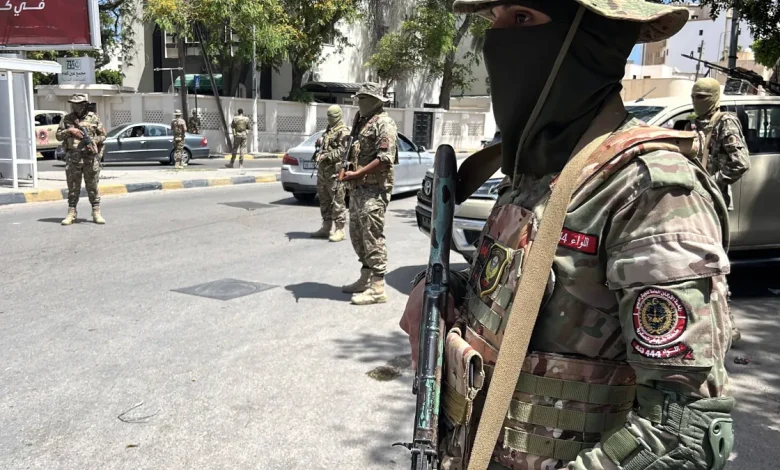جماعات مسلحة تتفق على إنهاء الاشتباكات في طرابلس جماعات مسلحة تتفق على إنهاء الاشتباكات في طرابلس