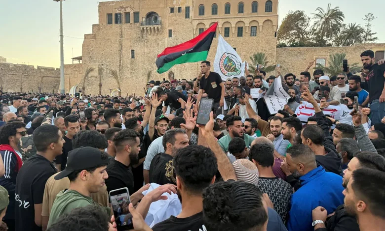 مخاوف من تجدد الاشتباكات في طرابلس… وإدانات دولية لترهيب المتظاهرين مخاوف من تجدد الاشتباكات في طرابلس… وإدانات دولية لترهيب المتظاهرين