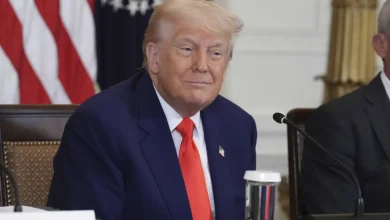 ترمب يتوعد أوروبا و«أبل» برسوم جديدة