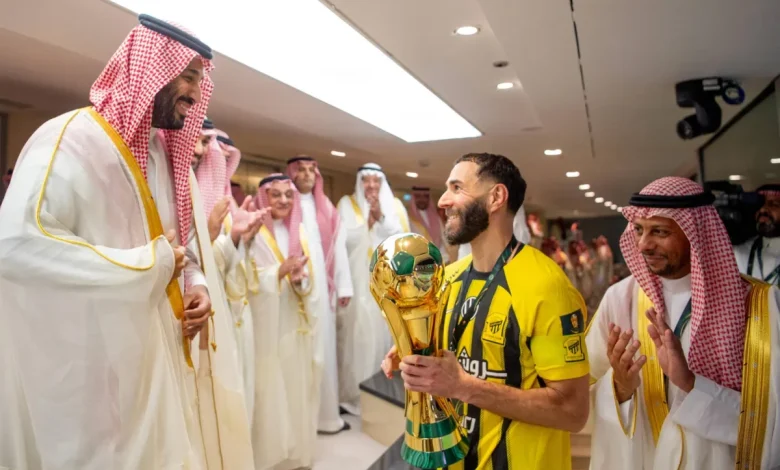 ولي العهد يتوج الاتحاد بـ«كأس الملك» السعودي ولي العهد يتوج الاتحاد بـ«كأس الملك» السعودي