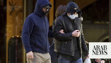 المخبر السابق في FBI الذي قام بتكوين قصة رشوة عن بيدنز سيبقى في السجن ، قواعد القاضي