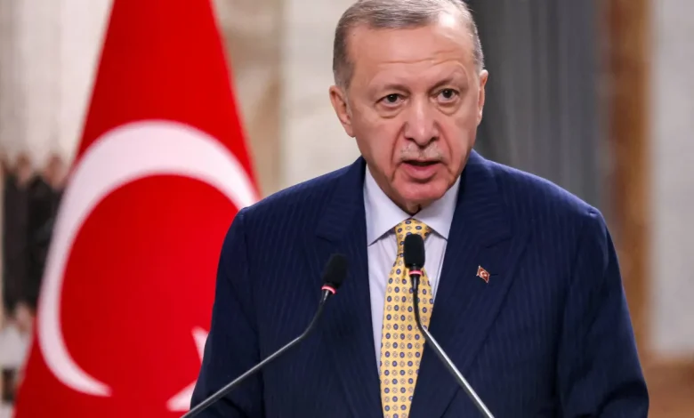 إردوغان يؤكد استئناف رحلات الخطوط الجوية السورية إلى تركيا «قريباً» إردوغان يؤكد استئناف رحلات الخطوط الجوية السورية إلى تركيا «قريباً»