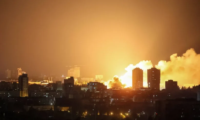 24 قتيلا وجريحا في هجوم روسي عنيف على كييف فجرا