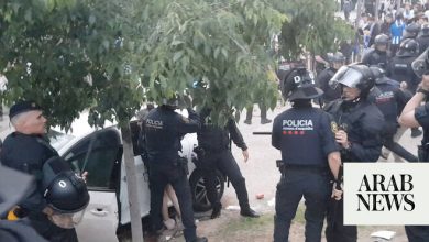 يحرث السيارات في حشد من إسبانيول مقابل برشلونة يصيب العديد من الناس
